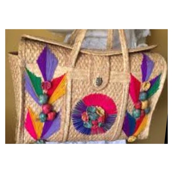 Vintage Woven Straw Basket/Beach Bag/Tote